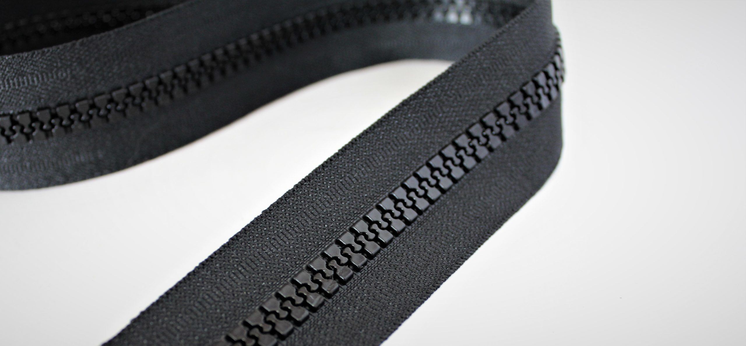 YKK 10 Continuous Chunky Moulded Zipper Black